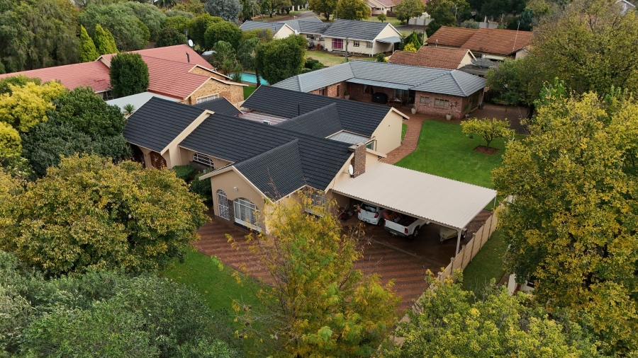6 Bedroom Property for Sale in Flamwood North West